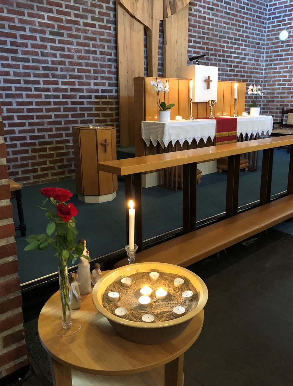 Gudstjeneste ved Hilde Tveter. Musikk ved Marit Anne Almås. Kvinnedagen.