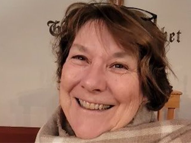 VÅRFEST for alle aldre ledet av Vigdis-Merete Rønning med tema:'Vår og vekst!' Sang og musikk av Helge Johan og Frode Pedersen,  Damiana da Silva og Audun Ringkjøb. VÅROFFER til arbeidet i kirka. Bevertning