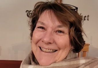 VÅRFEST for alle aldre ledet av Vigdis-Merete Rønning med tema:'Vår og vekst!' Sang og musikk av Helge Johan og Frode Pedersen,  Damiana da Silva og Audun Ringkjøb. VÅROFFER til arbeidet i kirka. Bevertning