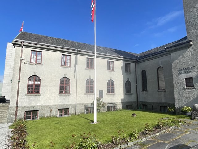 Felles gudstjeneste i Stavanger ved Torgeir Tveter. Innsamling/markering av utdanning i UMC.